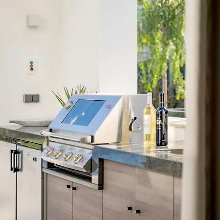 Sleeps 10 With Pool Air Con And Wifi 빌라 발도로보