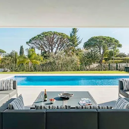 Sleeps 10 With Pool Air Con And Wifi 빌라