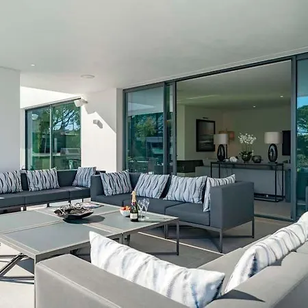 Sleeps 10 With Pool Air Con And Wifi